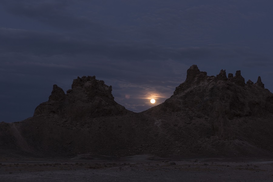 BYC_3437q.jpg : Sunset & Moonrise @ Trona Pinnacle