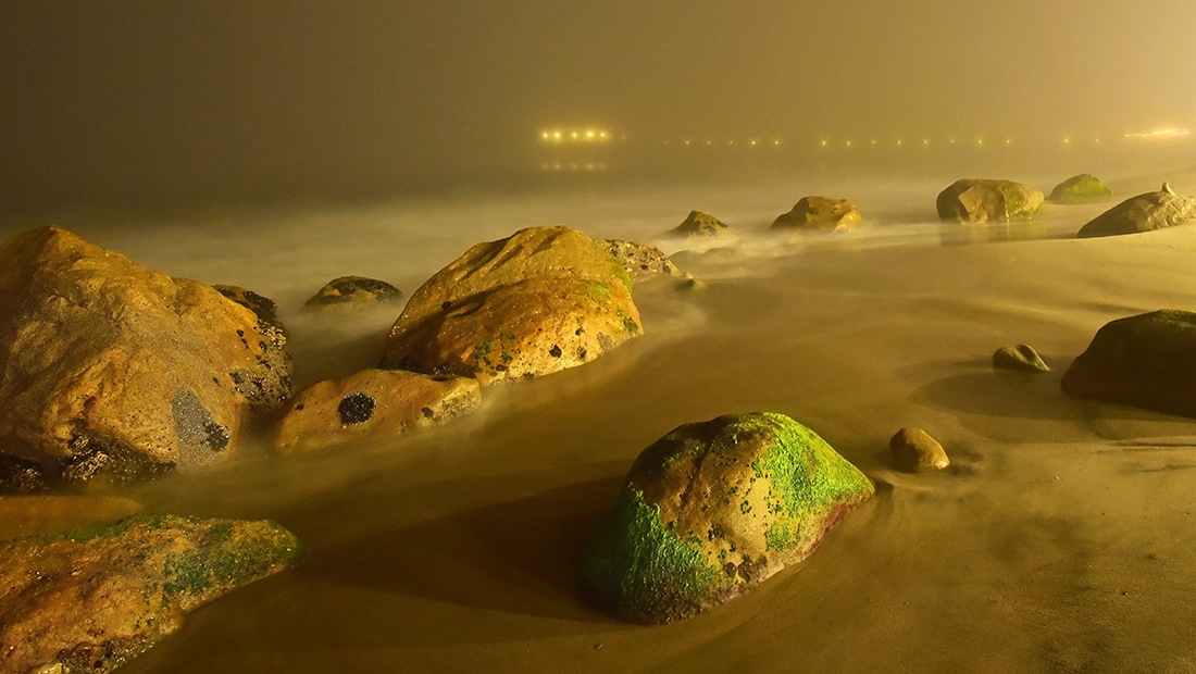 DSC_9217 PS Crop3 1100px.jpg : On a foggy night