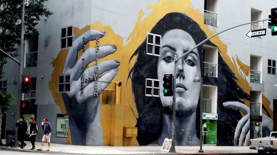 1-broadway 2.jpg : 벽화의 시선..