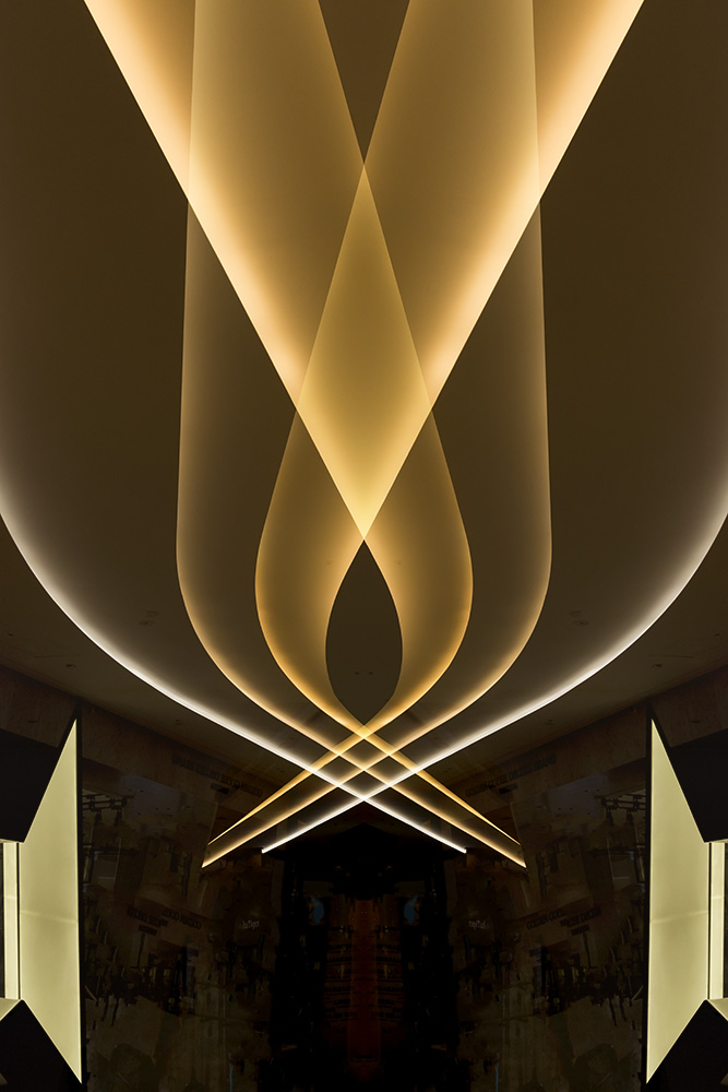 _YJL9001rnsm.jpg : light and lines