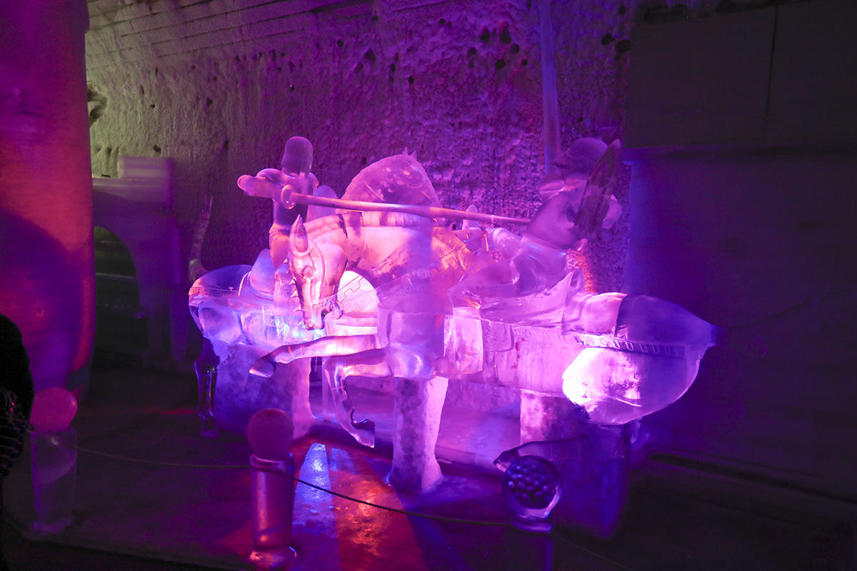 _L4A1099-1a.jpg : ICE MUSIUM